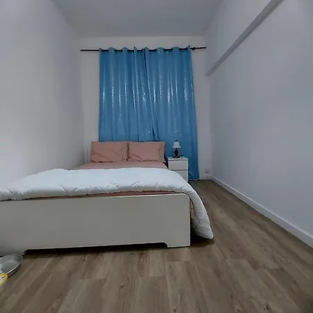 Two & Living For Rent Apartman